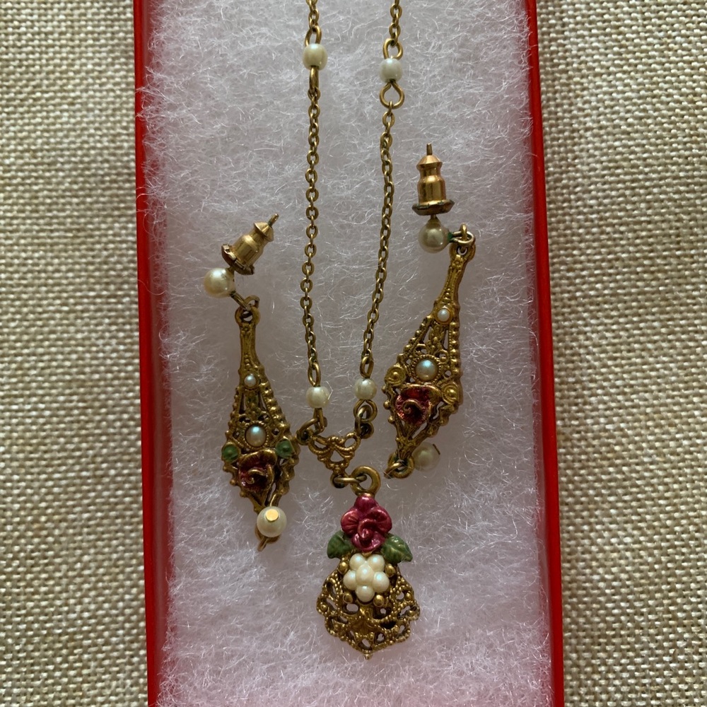 SOLD. Vintage 1928 Necklace and Earrings